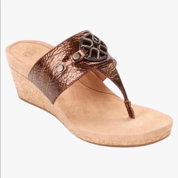 UGG Australia Briella Bronze Wedge Thong Medallion Sandal Womens Size 9 - Picture 2 of 15